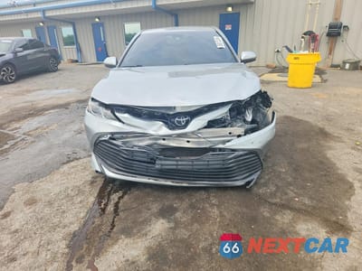 Piąte zdjęcie samochodu w środku: 2019 TOYOTA CAMRY LE VIN:4T1B11HK7KU786548 - miniatura