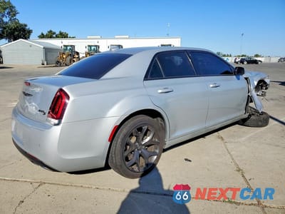 Trzecie zdjęcie samochodu z tyłu: 2021 CHRYSLER 300 S VIN:2C3CCABG2MH520081 - miniatura