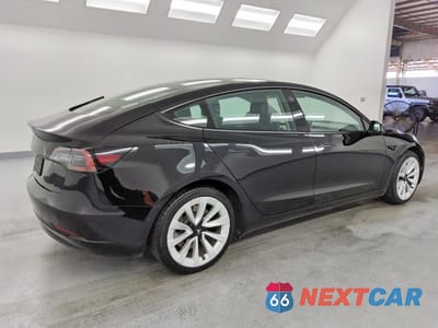 Trzecie zdjęcie samochodu z tyłu: 2022 TESLA MODEL 3 VIN:5YJ3E1EA3NF289695 - miniatura