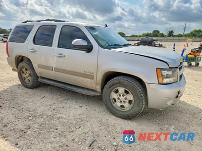 Czwarte zdjęcie samochodu z boku: 2014 CHEVROLET TAHOE C1500 LT VIN:1GNSCBE00ER238235 - miniatura