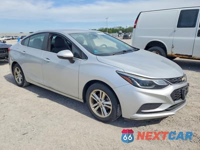 Czwarte zdjęcie samochodu z boku: 2016 CHEVROLET CRUZE LT VIN:1G1BE5SM5G7263568 - miniatura