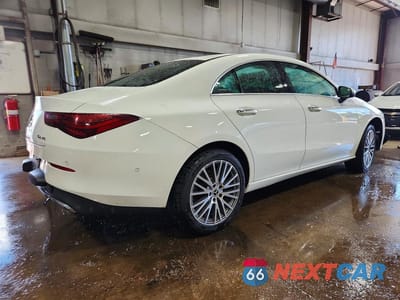 Trzecie zdjęcie samochodu z tyłu: 2025 MERCEDES-BENZ CLA 250 4MATIC VIN:W1K5J4HB3SN519345 - miniatura