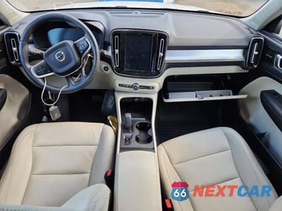 Zdjęcie 8 z 14 samochodu: 2019 VOLVO XC40 T5 MOMENTUM VIN:YV4162XZ3K2014319 - miniatura
