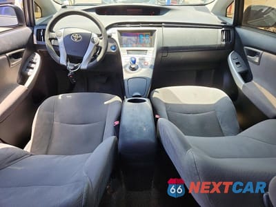 Zdjęcie 8 z 12 samochodu: 2013 TOYOTA PRIUS TWO VIN:JTDKN3DU5D1717650 - miniatura