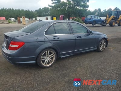 Trzecie zdjęcie samochodu z tyłu: 2013 MERCEDES-BENZ C 250 VIN:WDDGF4HB9DR278543 - miniatura