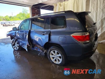 Drugie zdjęcie samochodu z przodu: 2013 TOYOTA HIGHLANDER PLUS VIN:5TDBK3EH2DS270577 - miniatura