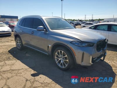 Czwarte zdjęcie samochodu z boku: 2024 BMW X5 XDRIVE40I VIN:5UX23EU05R9V22900 - miniatura