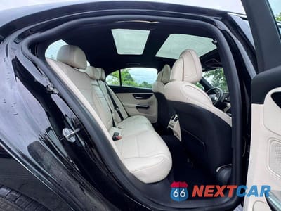 Zdjęcie 6 z 10 samochodu: 2022 MERCEDES-BENZ C 300 VIN:W1KAF4GB4NR042438 - miniatura