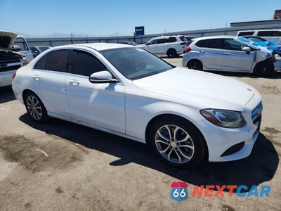 Czwarte zdjęcie samochodu z boku: 2016 MERCEDES-BENZ C 300 VIN:55SWF4JB5GU151846 - miniatura