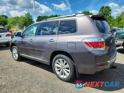Drugie zdjęcie samochodu z przodu: 2013 TOYOTA HIGHLANDER BASE VIN:JTEDC3EH6D2011499 - miniatura