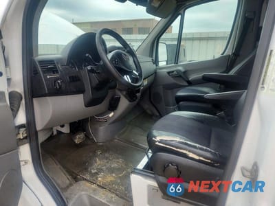 Zdjęcie 8 z 13 samochodu: 2014 MERCEDES BENZ SPRINTER 2500 VIN:WD3PE7DC7E5834848 - miniatura
