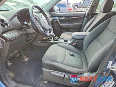 Zdjęcie 7 z 13 samochodu: 2015 KIA SORENTO LX VIN:5XYKT4A6XFG579804 - miniatura