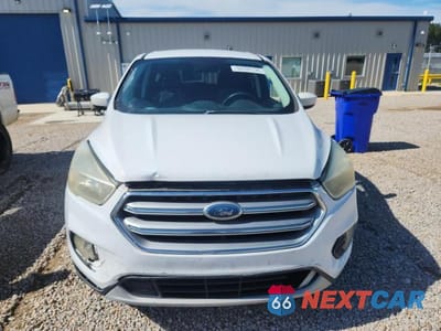 Piąte zdjęcie samochodu w środku: 2017 FORD ESCAPE SE VIN:1FMCU0GD3HUB05299 - miniatura