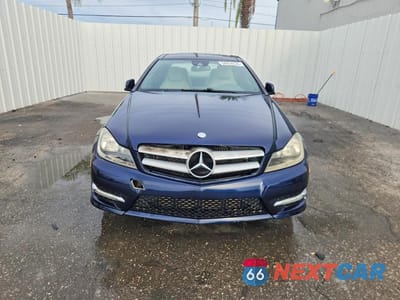 Piąte zdjęcie samochodu w środku: 2012 MERCEDES-BENZ C 250 VIN:WDDGJ4HB3CF746345 - miniatura