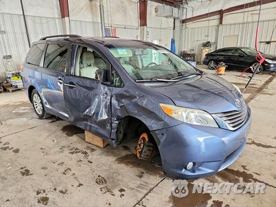 Czwarte zdjęcie samochodu z boku: 2015 TOYOTA SIENNA XLE 8-PASSENGER VIN:5TDYK3DC9FS599490 - miniatura