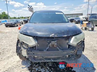 Piąte zdjęcie samochodu w środku: 2017 NISSAN ROGUE S VIN:KNMAT2MV5HP573802 - miniatura