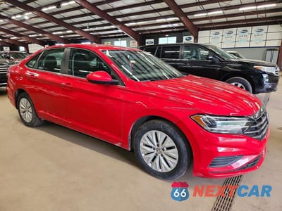 Czwarte zdjęcie samochodu z boku: 2019 VOLKSWAGEN JETTA S VIN:3VWN57BU6KM116221 - miniatura