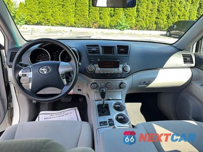 Zdjęcie 9 z 10 samochodu: 2011 TOYOTA HIGHLANDER BASE VIN:5TDBK3EH6BS057645 - miniatura