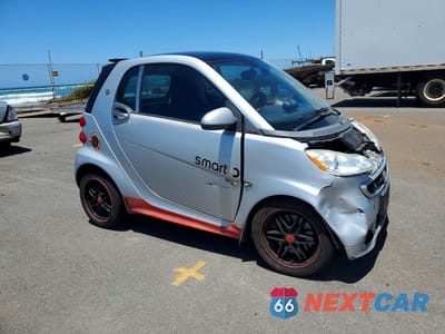 Czwarte zdjęcie samochodu z boku: 2013 SMART FORTWO VIN:WMEEJ3BA5DK683402 - miniatura