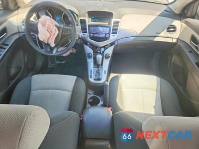 Zdjęcie 8 z 12 samochodu: 2011 CHEVROLET CRUZE LS VIN:1G1PC5SHXB7177969 - miniatura