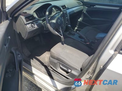 Zdjęcie 8 z 12 samochodu: 2013 VOLKSWAGEN PASSAT S VIN:1VWAP7A37DC071327 - miniatura
