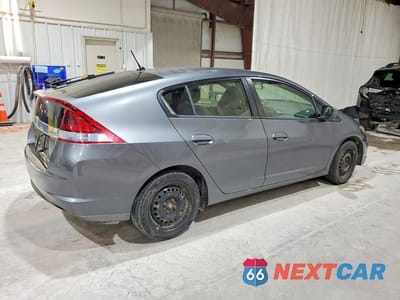 Trzecie zdjęcie samochodu z tyłu: 2013 HONDA INSIGHT VIN:JHMZE2H32DS005776 - miniatura