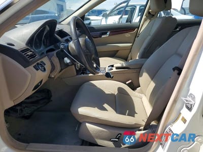 Zdjęcie 7 z 12 samochodu: 2011 MERCEDES-BENZ C 300 VIN:WDDGF5EB7BA526617 - miniatura