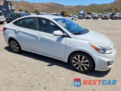 Czwarte zdjęcie samochodu z boku: 2017 HYUNDAI ACCENT SE VIN:KMHCT4AE2HU366581 - miniatura
