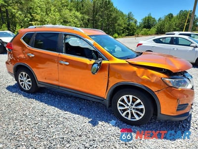 Czwarte zdjęcie samochodu z boku: 2017 NISSAN ROGUE SV VIN:JN8AT2MT2HW147879 - miniatura