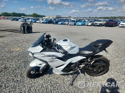 Trzecie zdjęcie samochodu z tyłu: 2025 KAWASAKI EX500 VIN:ML5EXGG18SDA52557 - miniatura