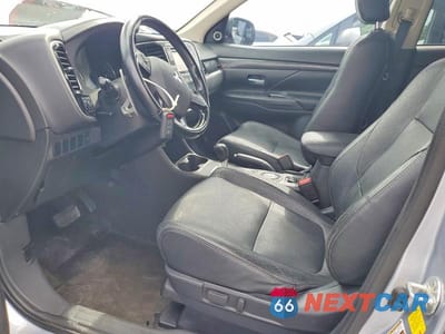 Zdjęcie 7 z 13 samochodu: 2016 MITSUBISHI OUTLANDER GT VIN:JA4JZ4AX3GZ010227 - miniatura