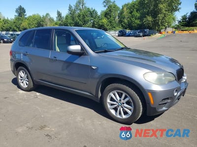 Czwarte zdjęcie samochodu z boku: 2011 BMW X5 VIN:5UXZW0C55BL368543 - miniatura