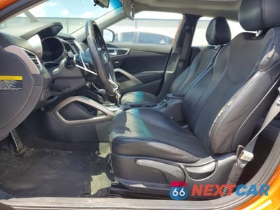 Zdjęcie 7 z 12 samochodu: 2012 HYUNDAI VELOSTER BASE VIN:KMHTC6AD9CU056424 - miniatura