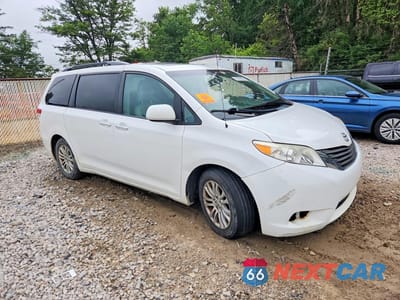 Czwarte zdjęcie samochodu z boku: 2013 TOYOTA SIENNA XLE 8-PASSENGER VIN:5TDYK3DC2DS382540 - miniatura