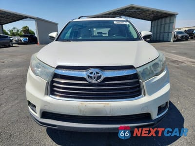 Piąte zdjęcie samochodu w środku: 2016 TOYOTA HIGHLANDER XLE VIN:5TDKKRFH6GS126049 - miniatura