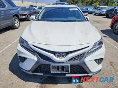 Piąte zdjęcie samochodu w środku: 2018 TOYOTA CAMRY SE VIN:JTNB11HK7J3072424 - miniatura