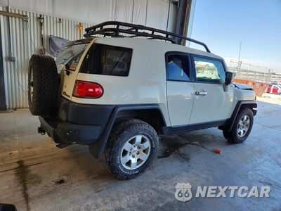 Trzecie zdjęcie samochodu z tyłu: 2010 TOYOTA FJ CRUISER BASE VIN:JTEBU4BF0AK081766 - miniatura
