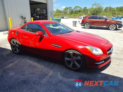 Czwarte zdjęcie samochodu z boku: 2013 MERCEDES-BENZ SLK 350 VIN:WDDPK5HA1DF050093 - miniatura