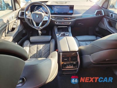 Zdjęcie 8 z 13 samochodu: 2025 BMW X7 XDRIVE40I VIN:5UX23EM02S9Z25917 - miniatura