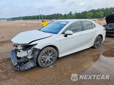 2024 TOYOTA CAMRY SE 4T1G11AKXRU236979 - główne zdjęcie licytacji z USA - miniatura