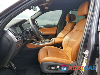 Zdjęcie 7 z 13 samochodu: 2021 BMW X5 M50I VIN:5UXJU4C0XM9D96162 - miniatura