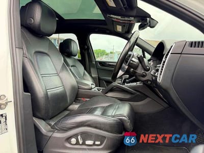 Piąte zdjęcie samochodu w środku: 2020 PORSCHE CAYENNE VIN:WP1AA2AY1LDA03762 - miniatura