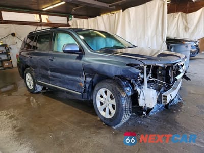 Czwarte zdjęcie samochodu z boku: 2013 TOYOTA HIGHLANDER PLUS VIN:5TDBK3EH2DS270577 - miniatura