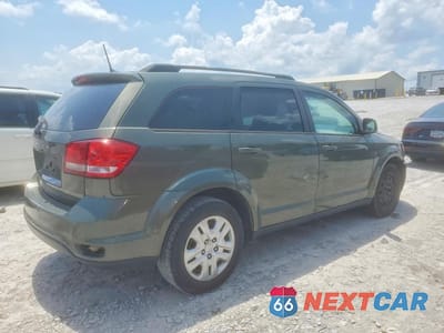 Trzecie zdjęcie samochodu z tyłu: 2019 DODGE JOURNEY SE VIN:3C4PDCBB0KT857296 - miniatura