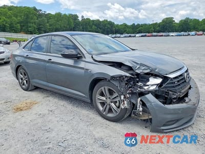 Czwarte zdjęcie samochodu z boku: 2021 VOLKSWAGEN JETTA S VIN:3VWC57BU2MM046338 - miniatura