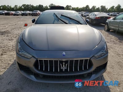 Piąte zdjęcie samochodu w środku: 2018 MASERATI GHIBLI S VIN:ZAM57YTA9J1278584 - miniatura
