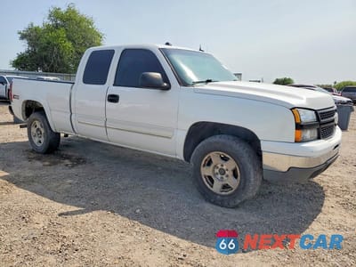 Czwarte zdjęcie samochodu z boku: 2004 CHEVROLET SILVERADO K1500 VIN:2GCEK19T941207824 - miniatura