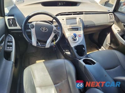 Zdjęcie 8 z 12 samochodu: 2012 TOYOTA PRIUS FOUR VIN:JTDKN3DU3C1506039 - miniatura
