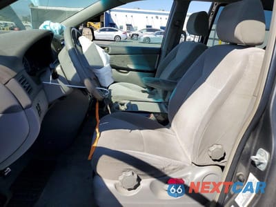 Zdjęcie 7 z 13 samochodu: 2004 TOYOTA SIENNA LE 7 PASSENGER VIN:5TDZA23C84S089504 - miniatura