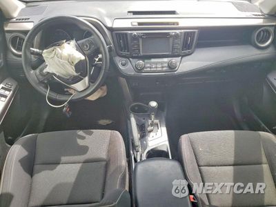 Zdjęcie 8 z 13 samochodu: 2018 TOYOTA RAV4 XLE VIN:JTMRFREV6JD238170 - miniatura